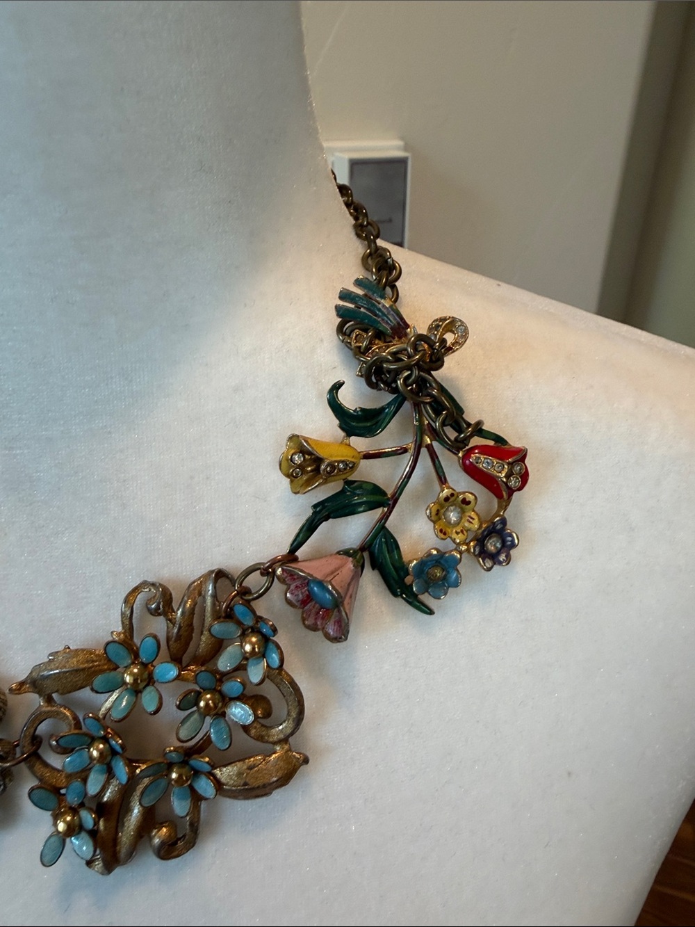 Floral Multicolor Statement Necklace - Women Jewelry - Picture 5 of 9